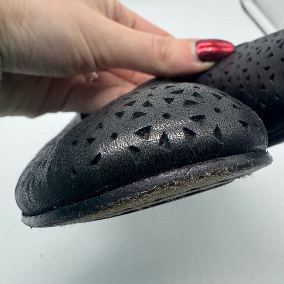 Eileen Fisher Black Eyelet Leather Classic Ballet Flats Size 8 - Picture 2 of 13